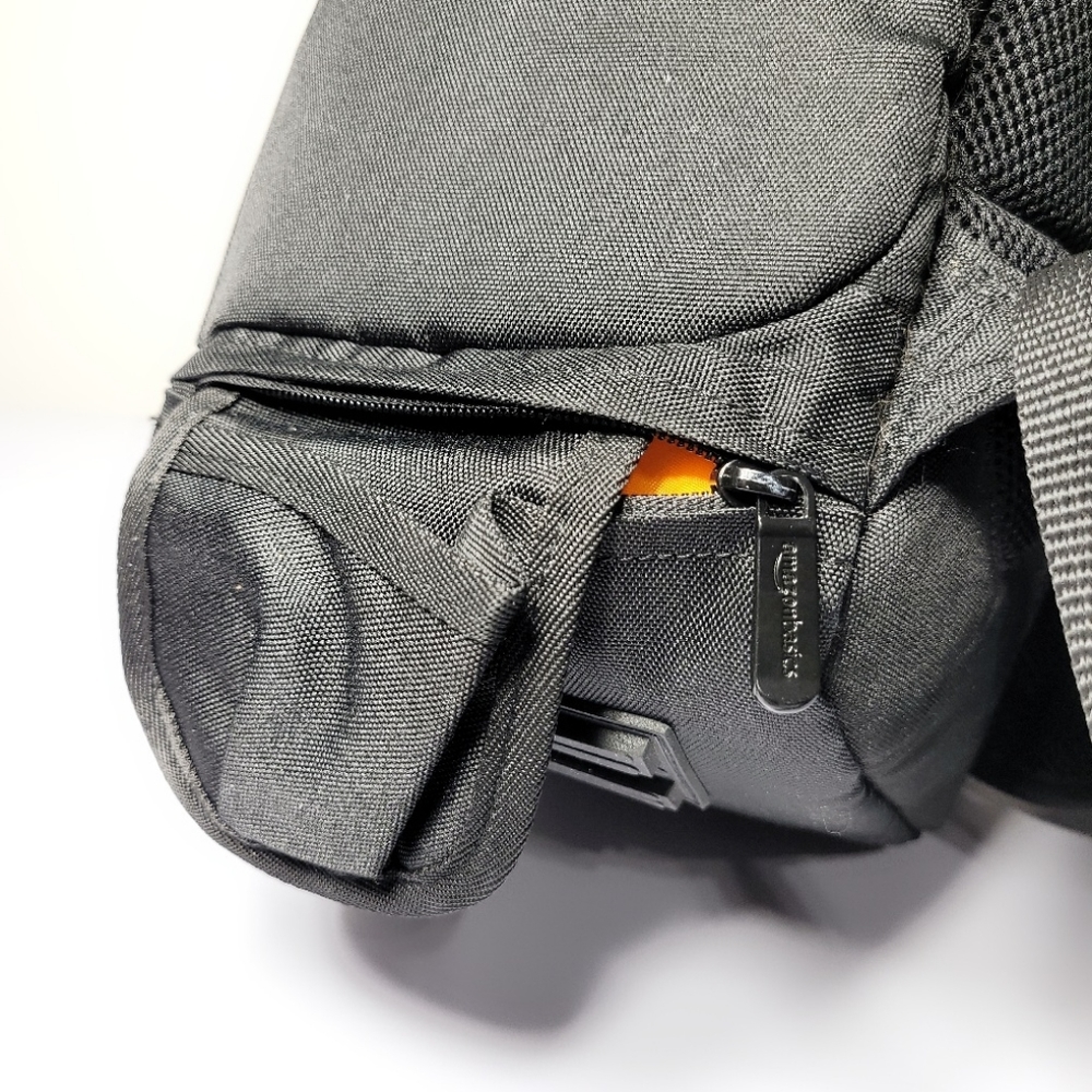 Amazon Basics Camera Sling Pack - Picture 4 of 7